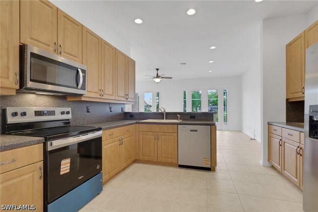 9404 Springview LOOP, Estero, FL 33928