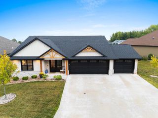 1831 BOBBY JONES DRIVE, De Pere, WI 54115