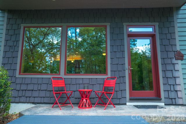 26 Robinson Creek Road, Asheville, NC 28803