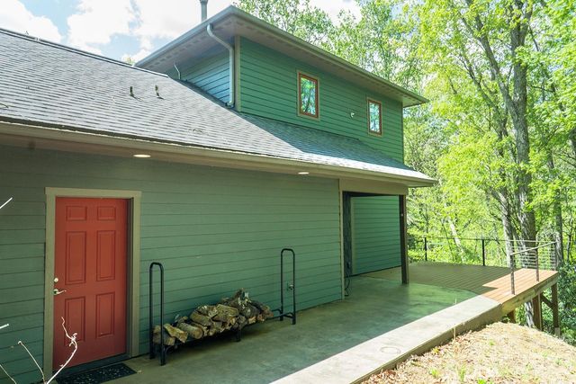 26 Robinson Creek Road, Asheville, NC 28803