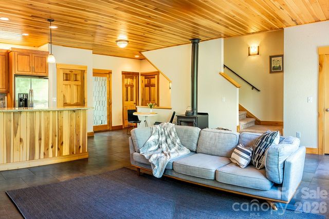 26 Robinson Creek Road, Asheville, NC 28803