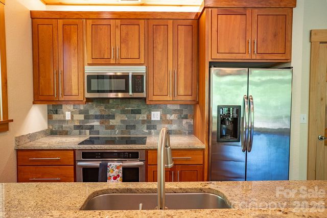 26 Robinson Creek Road, Asheville, NC 28803