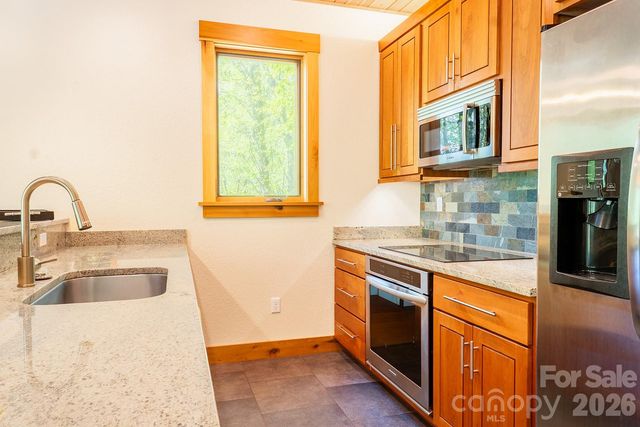 26 Robinson Creek Road, Asheville, NC 28803
