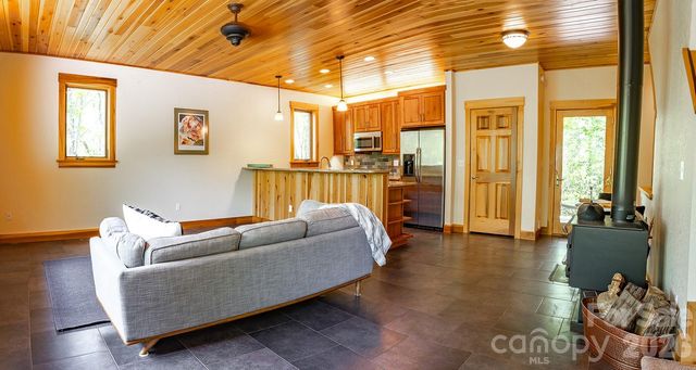 26 Robinson Creek Road, Asheville, NC 28803