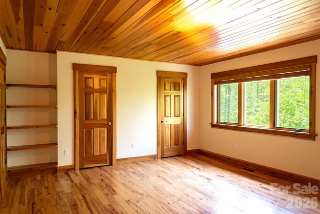 26 Robinson Creek Road, Asheville, NC 28803