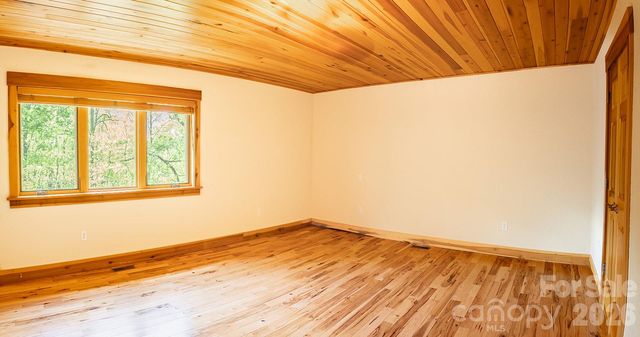 26 Robinson Creek Road, Asheville, NC 28803