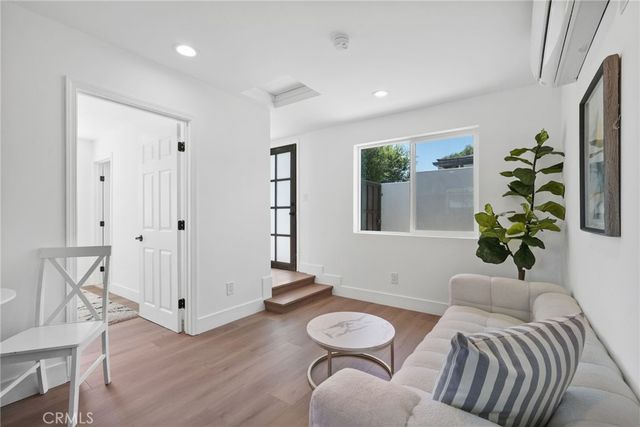 23701 Califa, Los Angeles, CA 91367