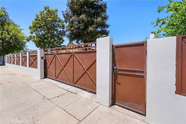 23701 Califa, Los Angeles, CA 91367