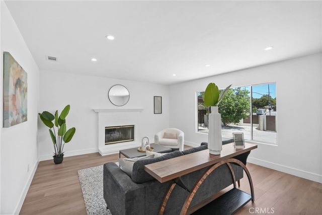 23701 Califa, Los Angeles, CA 91367