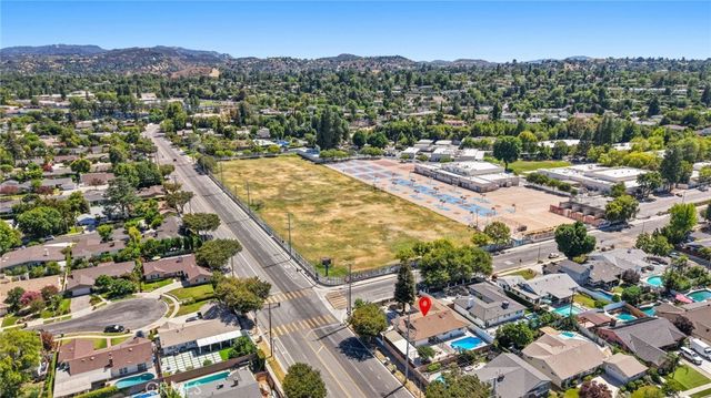 23701 Califa, Los Angeles, CA 91367