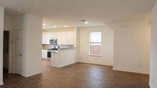 313 Redonda DR, Liberty Hill, TX 78642