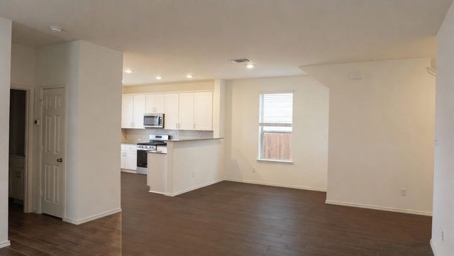 313 Redonda DR, Liberty Hill, TX 78642