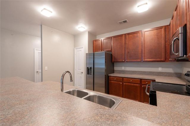 4332 Hillingdon Bnd Apt 104, Chesapeake, VA 23321