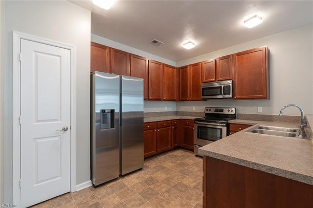 4332 Hillingdon Bnd Apt 104, Chesapeake, VA 23321