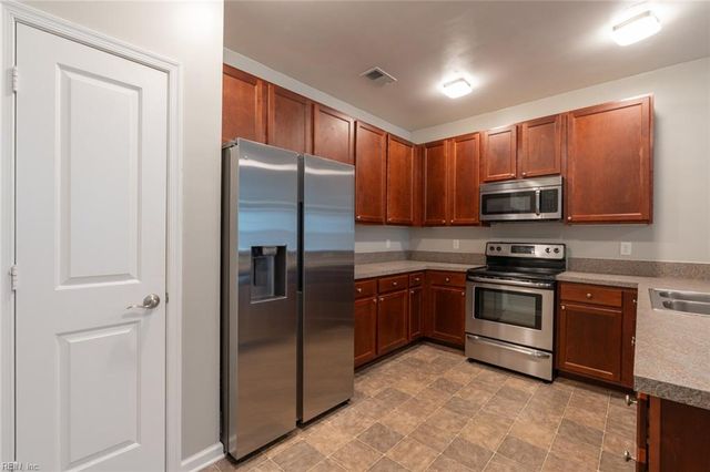 4332 Hillingdon Bnd Apt 104, Chesapeake, VA 23321