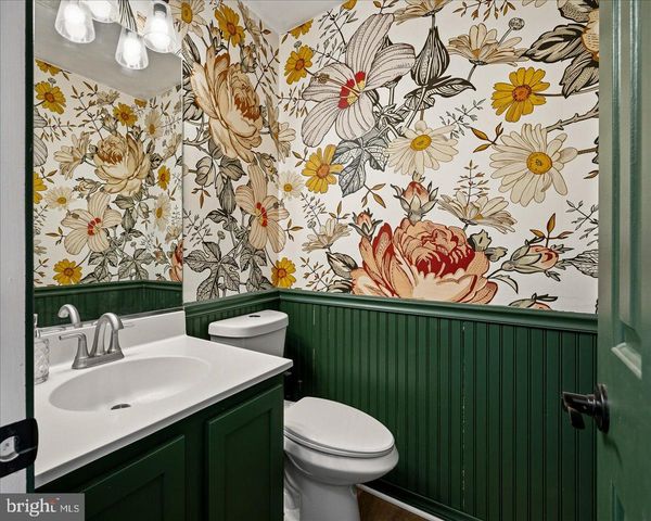 168 5TH ST, Nazareth, PA 18064