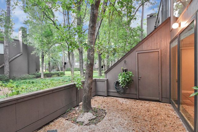 153 Litchfield Lane, Houston, TX 77024