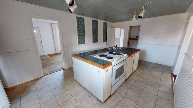 1813 Canterbury RD, Hampton, VA 23666