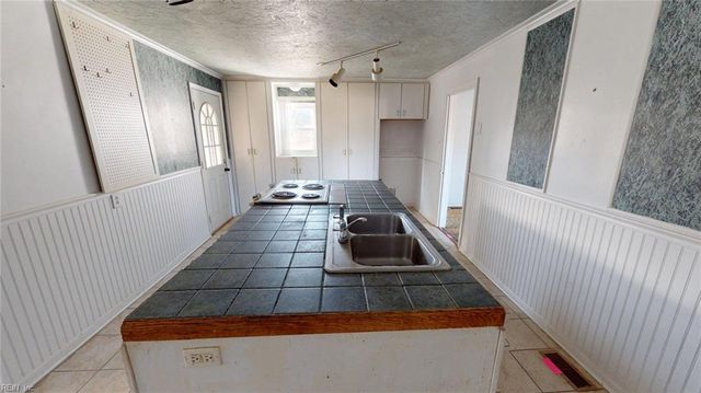 1813 Canterbury RD, Hampton, VA 23666