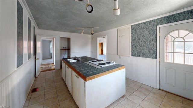 1813 Canterbury RD, Hampton, VA 23666