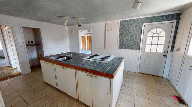 1813 Canterbury RD, Hampton, VA 23666