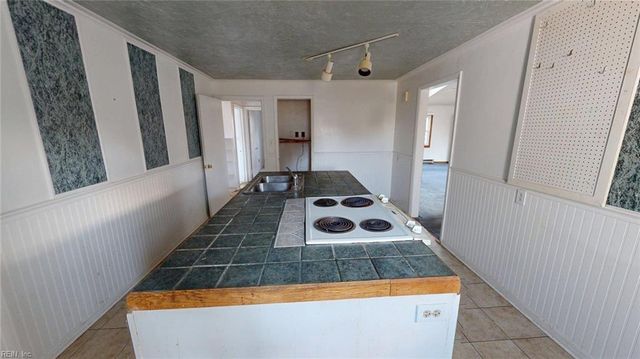 1813 Canterbury RD, Hampton, VA 23666