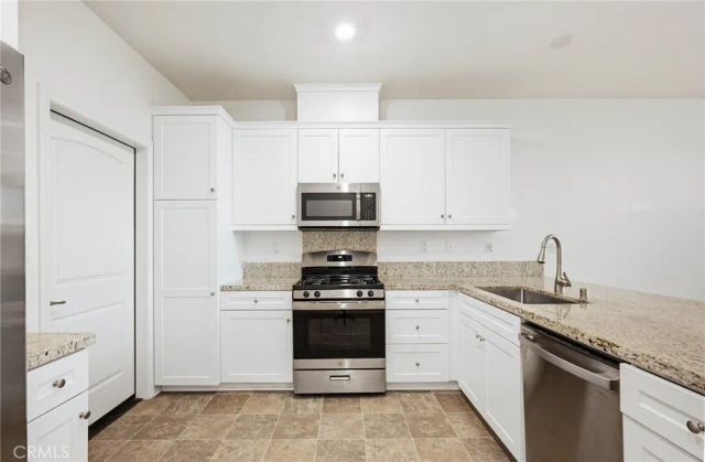 7036 Turin Pl, Eastvale, CA 92880