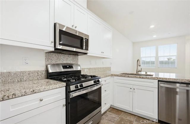 7036 Turin Pl, Eastvale, CA 92880