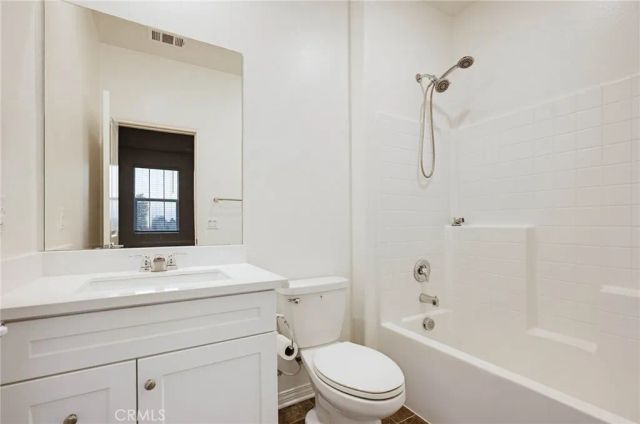 7036 Turin Pl, Eastvale, CA 92880