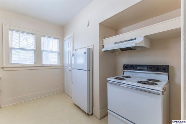 1110 S 43rd Street, Omaha, NE 68105