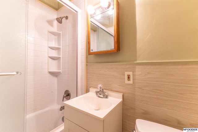 1110 S 43rd Street, Omaha, NE 68105