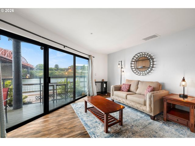 940 Nw NAITO Pkwy L15, Portland, OR 97209