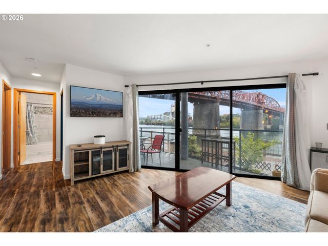 940 Nw NAITO Pkwy L15, Portland, OR 97209