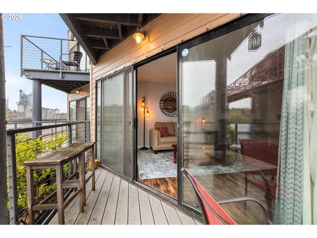 940 Nw NAITO Pkwy L15, Portland, OR 97209