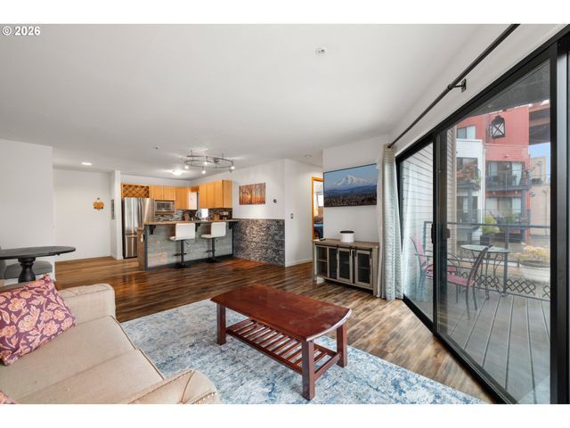 940 Nw NAITO Pkwy L15, Portland, OR 97209