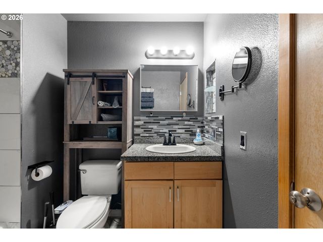 940 Nw NAITO Pkwy L15, Portland, OR 97209