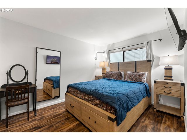940 Nw NAITO Pkwy L15, Portland, OR 97209