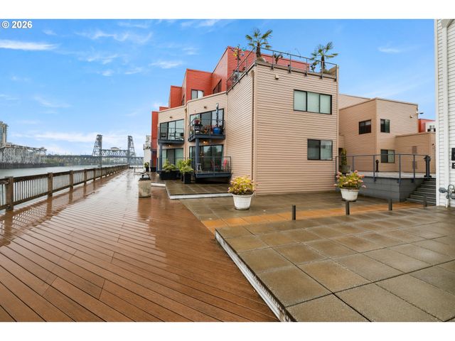 940 Nw NAITO Pkwy L15, Portland, OR 97209