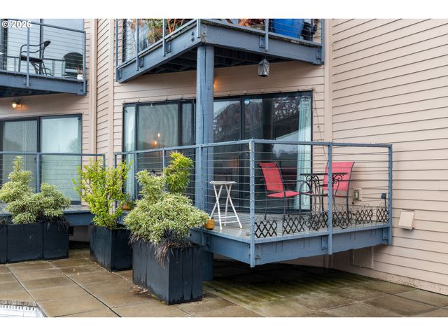 940 Nw NAITO Pkwy L15, Portland, OR 97209