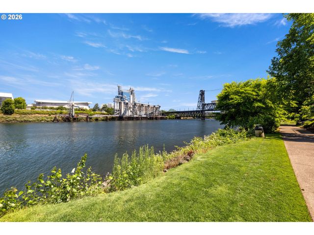 940 Nw NAITO Pkwy L15, Portland, OR 97209