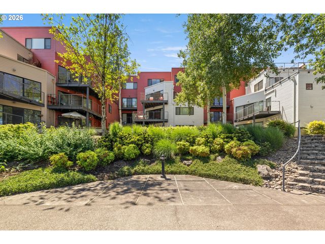 940 Nw NAITO Pkwy L15, Portland, OR 97209