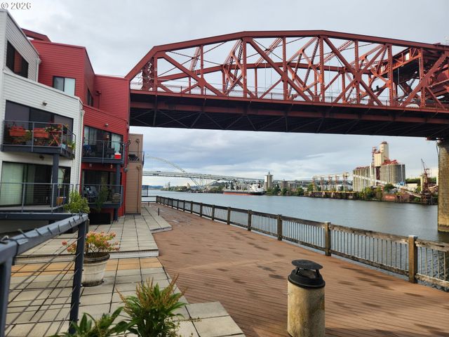 940 Nw NAITO Pkwy L15, Portland, OR 97209