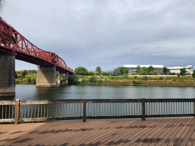 940 Nw NAITO Pkwy L15, Portland, OR 97209