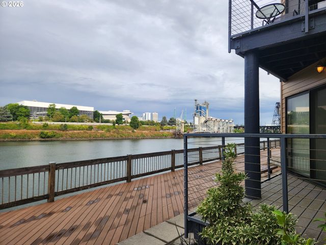 940 Nw NAITO Pkwy L15, Portland, OR 97209