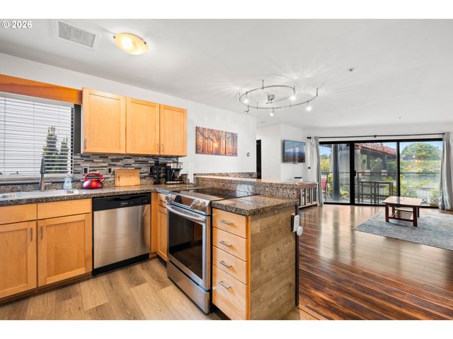 940 Nw NAITO Pkwy L15, Portland, OR 97209