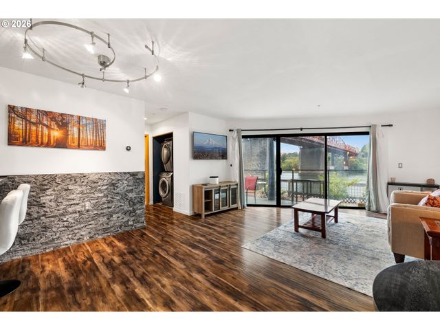 940 Nw NAITO Pkwy L15, Portland, OR 97209