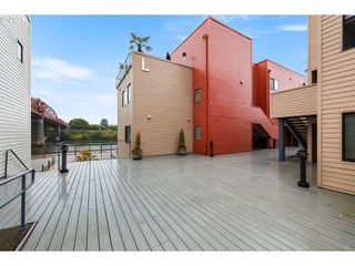 940 Nw NAITO Pkwy L15, Portland, OR 97209
