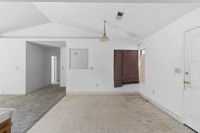166 N Lyndsay Way, Dinuba, CA 93618