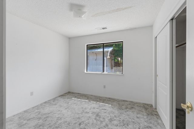 166 N Lyndsay Way, Dinuba, CA 93618