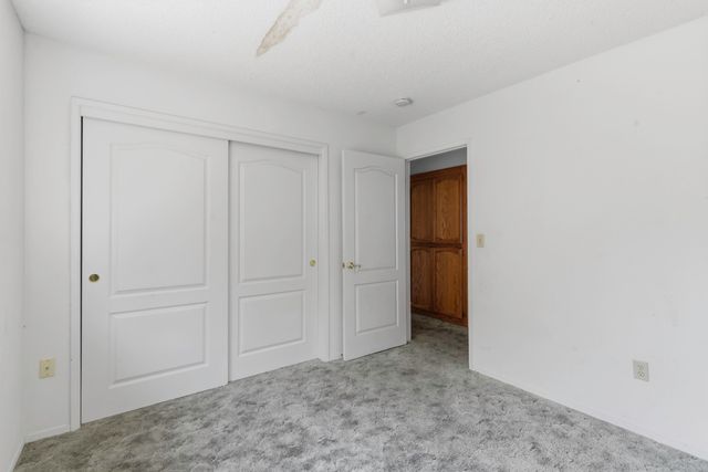 166 N Lyndsay Way, Dinuba, CA 93618